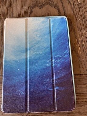 Tablet Smart Cover Case in Blue Ocean Design - Compatible Tablet Accessory